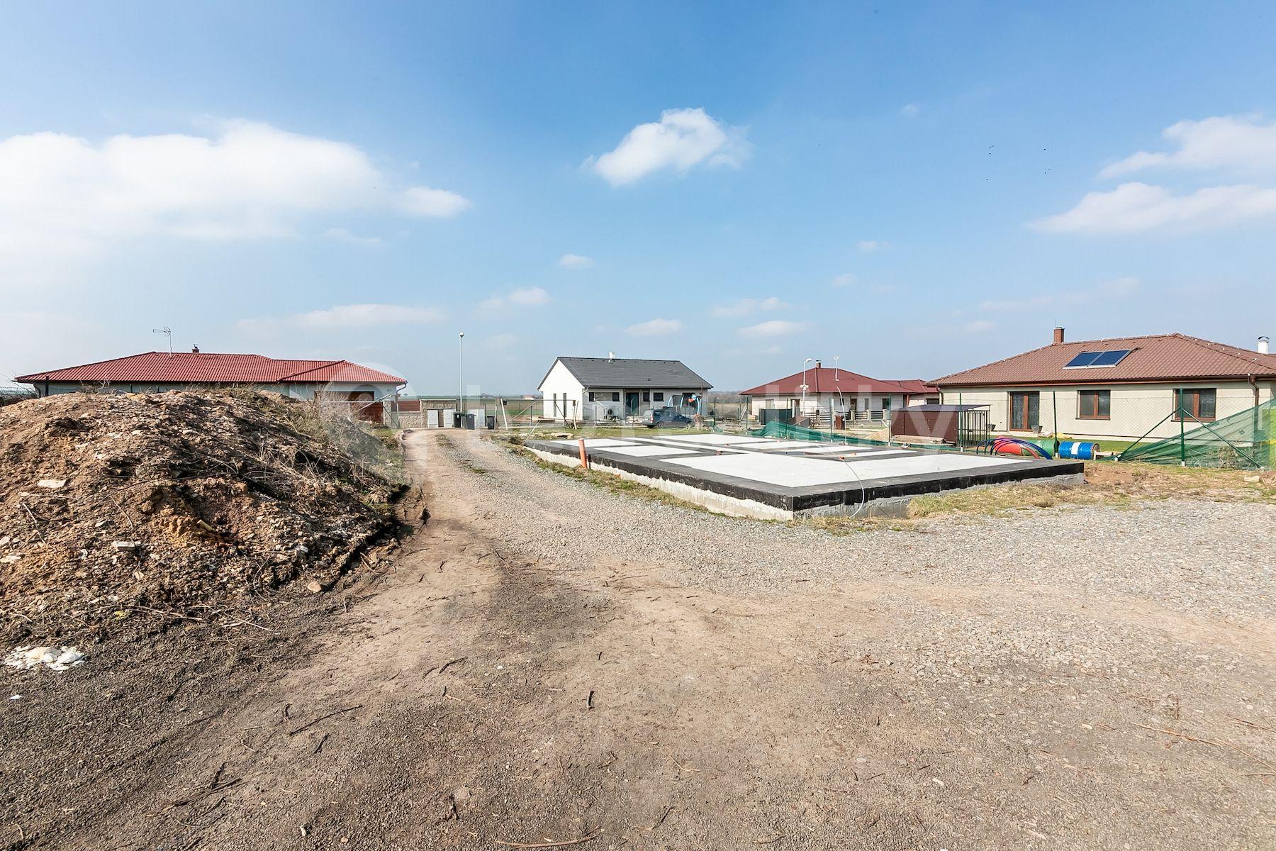 Prodej pozemku 1.181 m², Kmetiněves, Středočeský kraj