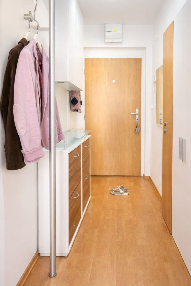 Pronájem bytu 30 m², Jeřabinová, Praha, Praha Pronájem bytu 30 m², Jeřabinová, Praha, Praha