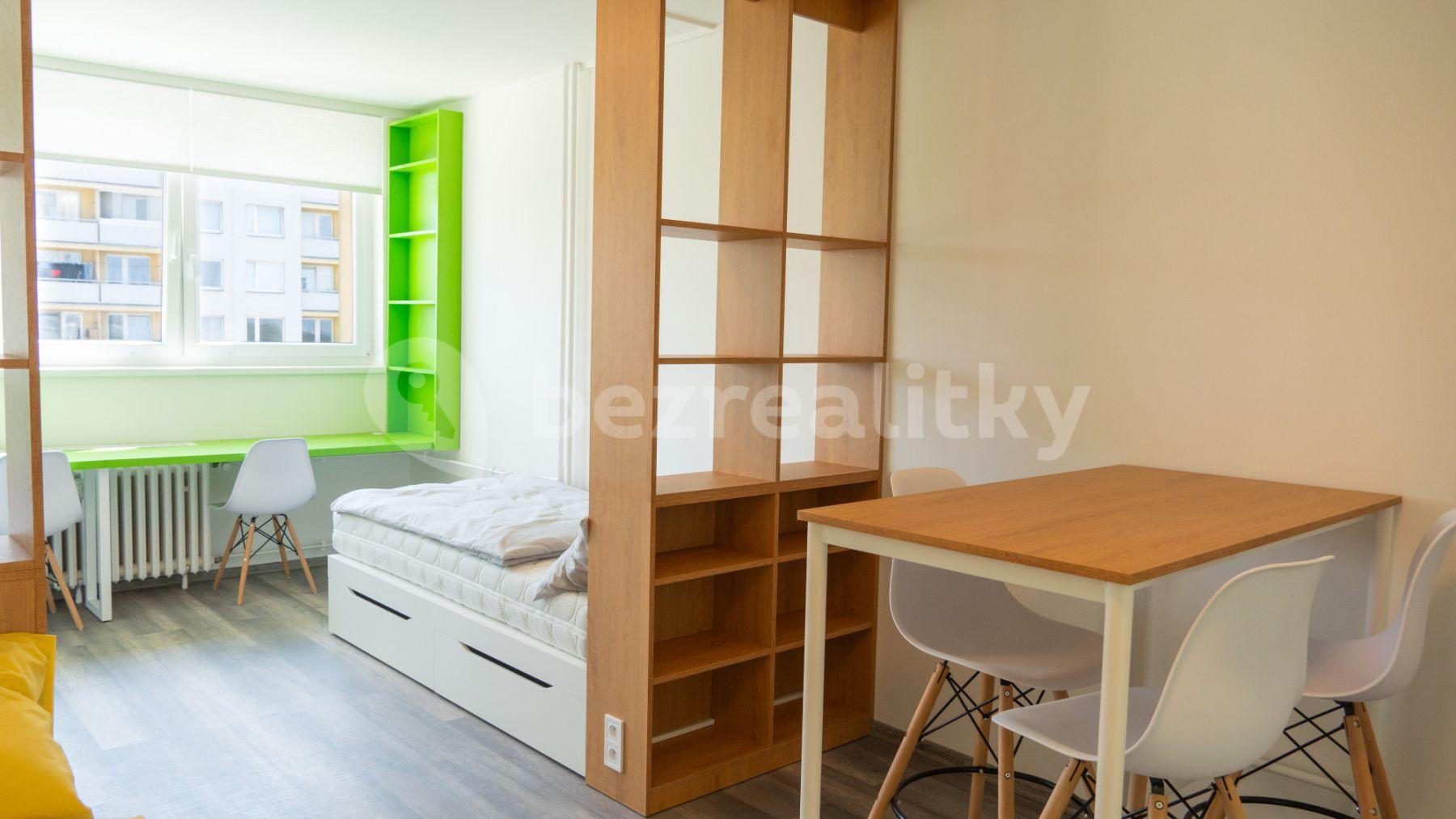Pronájem bytu 1+kk 32 m², Děčínská, Praha, Praha