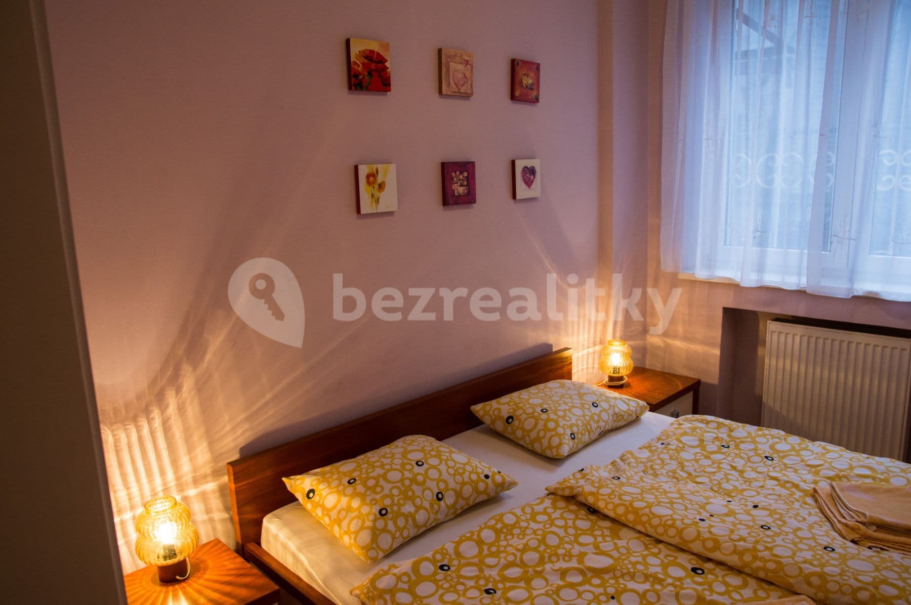 Pronájem bytu 2+1 50 m², Kúpeľná, Bratislava - mestská časť Staré Mesto, Bratislavský kraj
