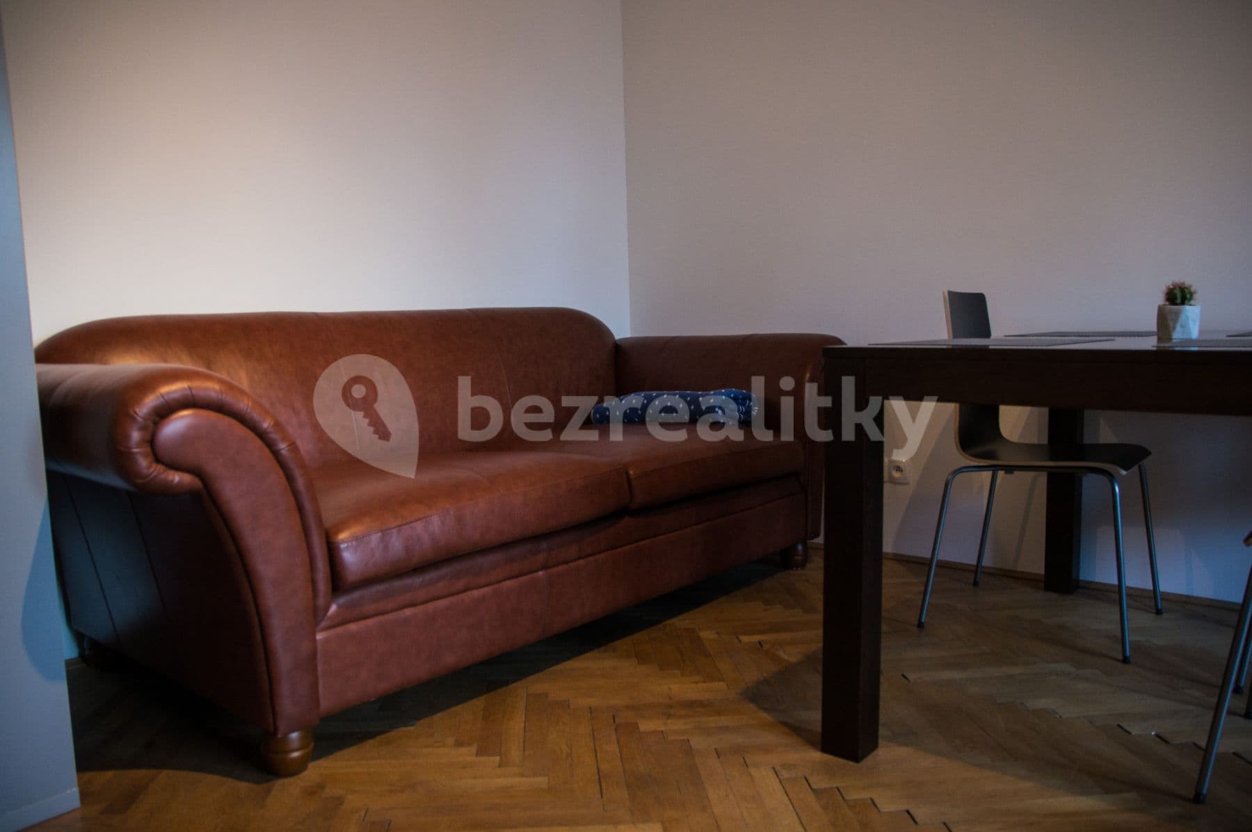 Pronájem bytu 2+1 50 m², Kúpeľná, Bratislava - mestská časť Staré Mesto, Bratislavský kraj