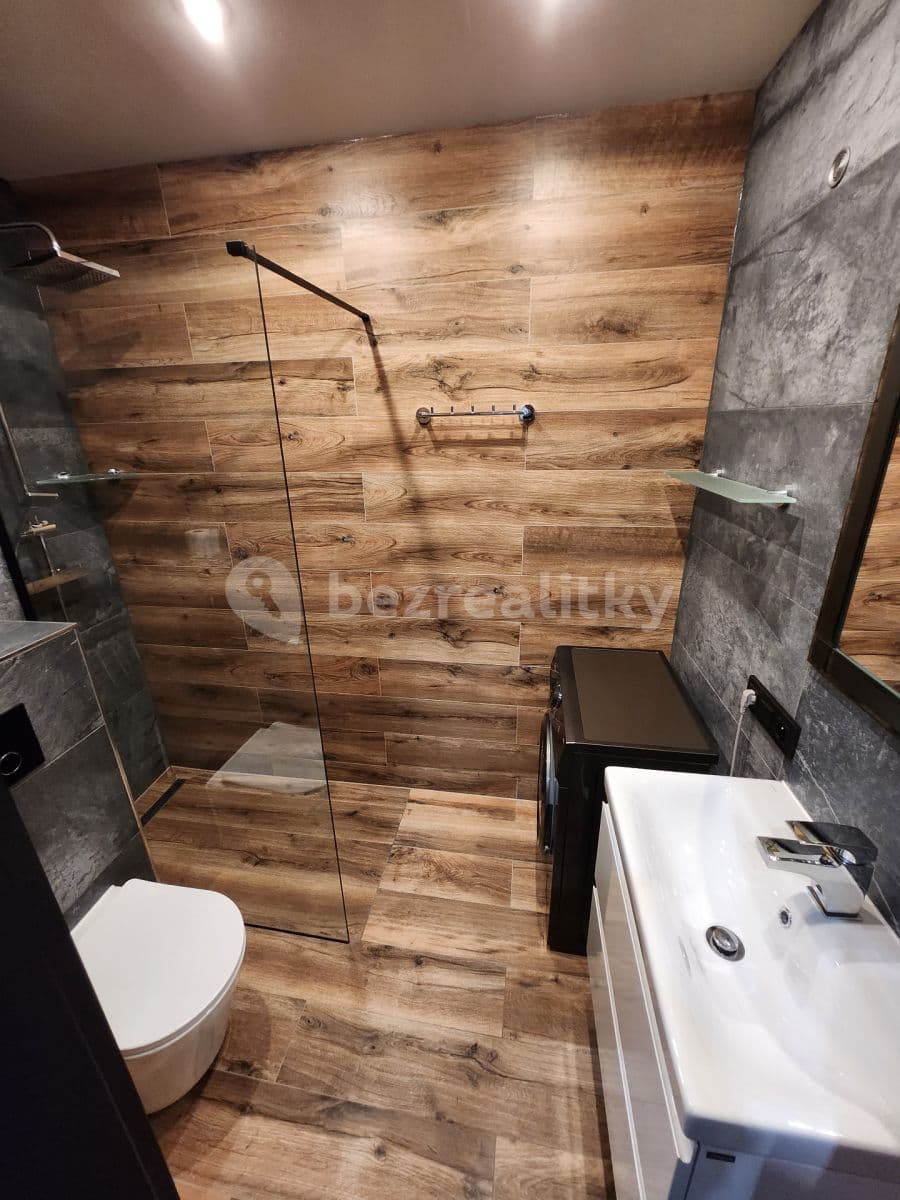 Pronájem bytu 1+1 28 m², Podolská, Praha, Praha Pronájem bytu 1+1 28 m², Podolská, Praha, Praha