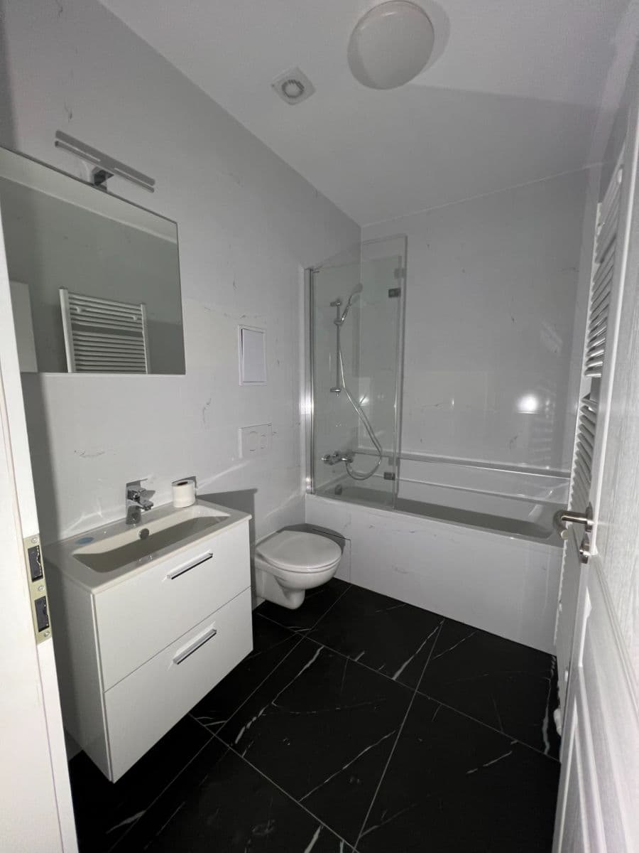 Pronájem bytu 1+kk 30 m², třída Dukelských hrdinů, Jáchymov, Karlovarský kraj Pronájem bytu 1+kk 30 m², třída Dukelských hrdinů, Jáchymov, Karlovarský kraj