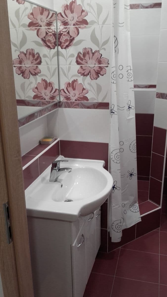 Pronájem bytu 4+1 95 m², Matúškova, Praha, Praha Pronájem bytu 4+1 95 m², Matúškova, Praha, Praha