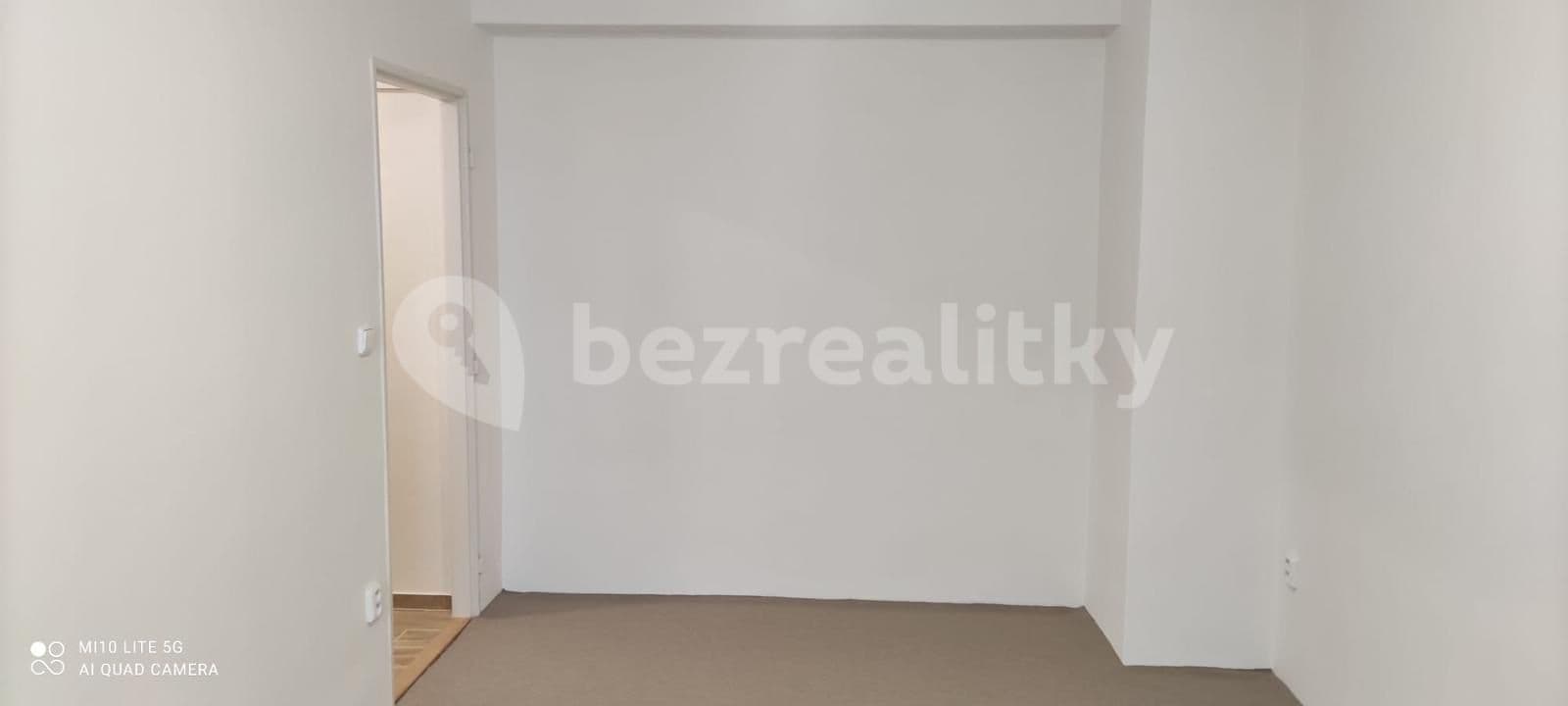 Pronájem bytu 1+kk 30 m², Valdenská, Olomouc, Olomoucký kraj
