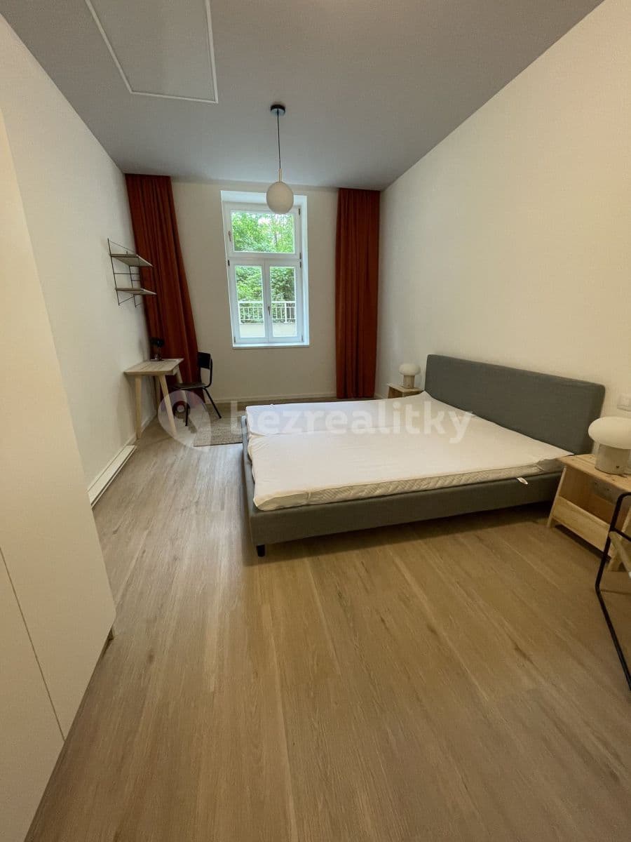Pronájem bytu 1+kk 20 m², Chodská, Praha, Praha