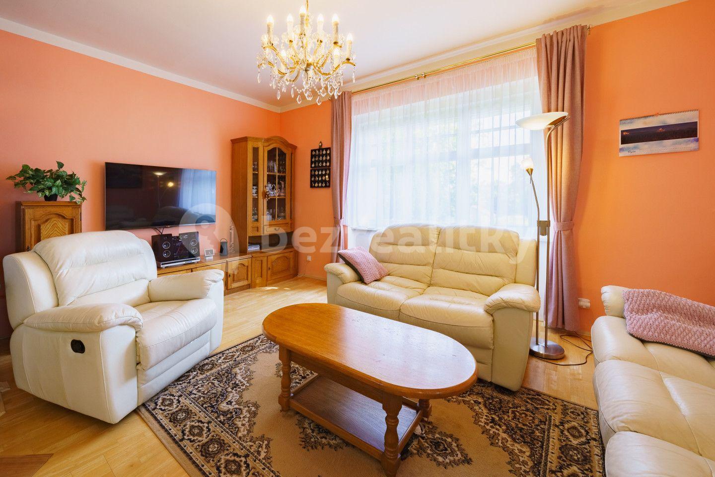 Prodej domu 348 m², pozemek 2.044 m², Za Školou, Skalná, Karlovarský kraj