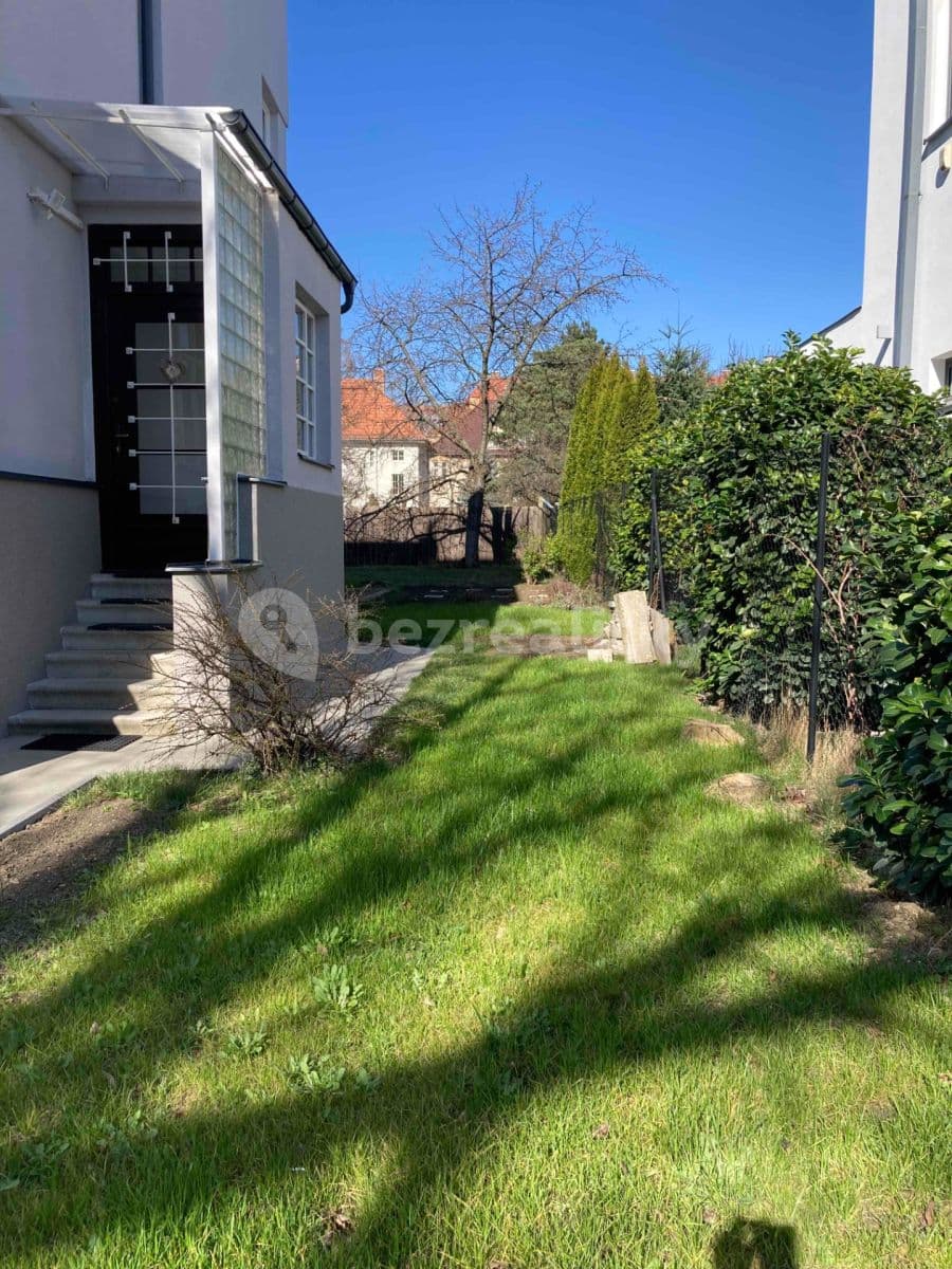 Pronájem bytu 1+kk 20 m², Lužova, Brno, Jihomoravský kraj Pronájem bytu 1+kk 20 m², Lužova, Brno, Jihomoravský kraj