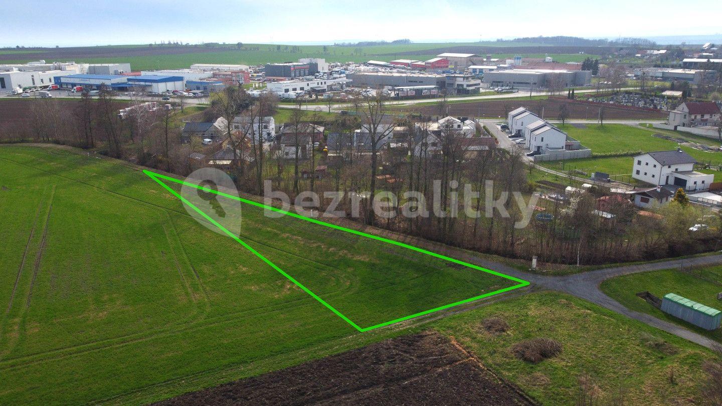 Prodej pozemku 2.000 m², Hněvotín, Olomoucký kraj