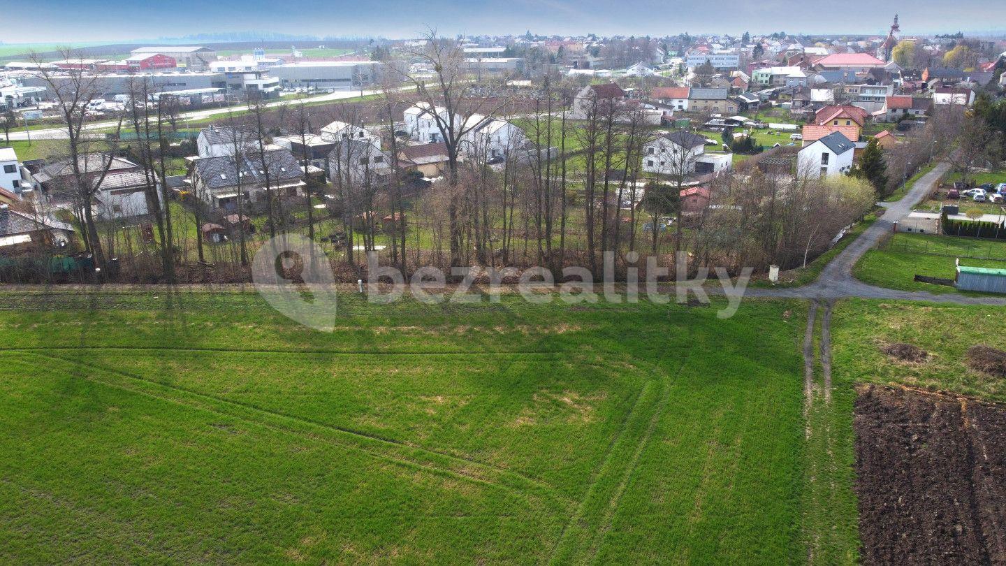 Prodej pozemku 2.000 m², Hněvotín, Olomoucký kraj