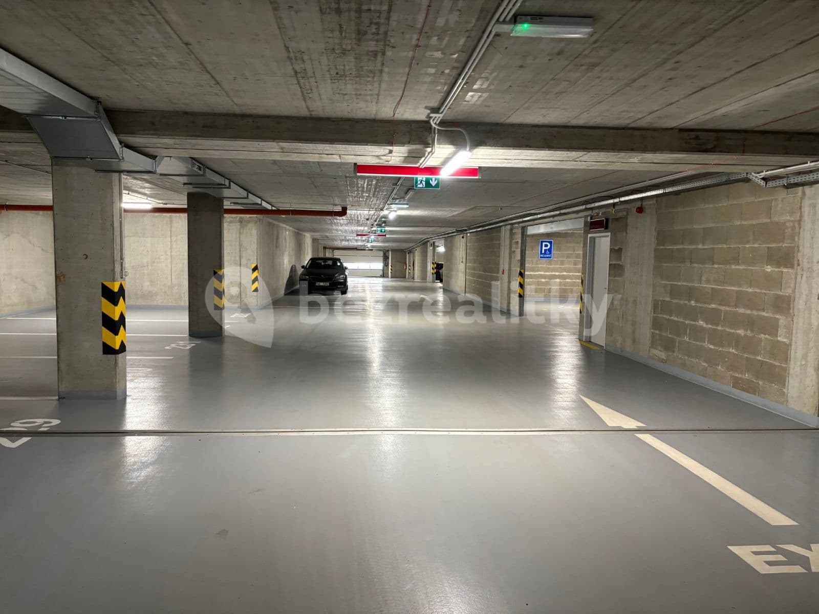 Pronájem garáže 13 m², Čerpadlová, Praha, Praha Pronájem garáže 13 m², Čerpadlová, Praha, Praha