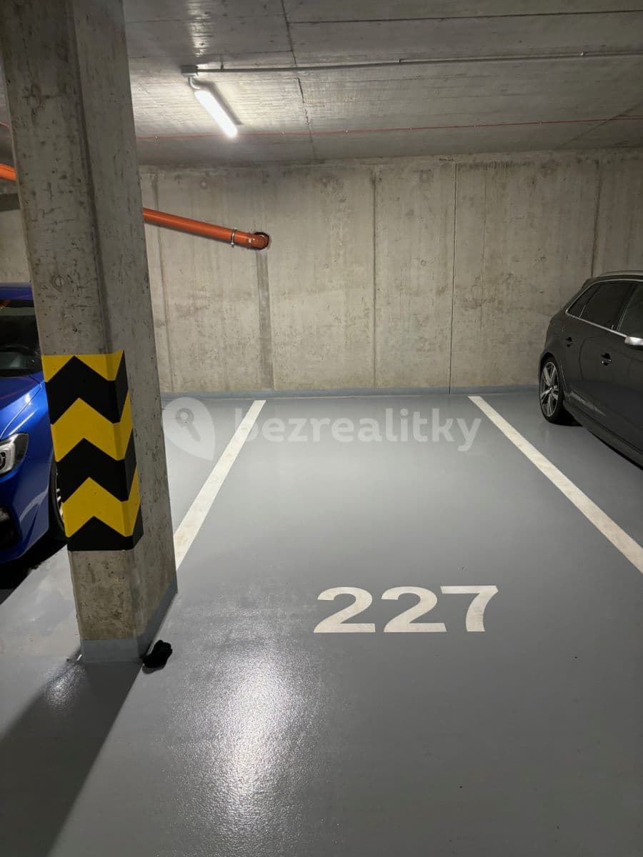 Pronájem garáže 13 m², Čerpadlová, Praha, Praha Pronájem garáže 13 m², Čerpadlová, Praha, Praha