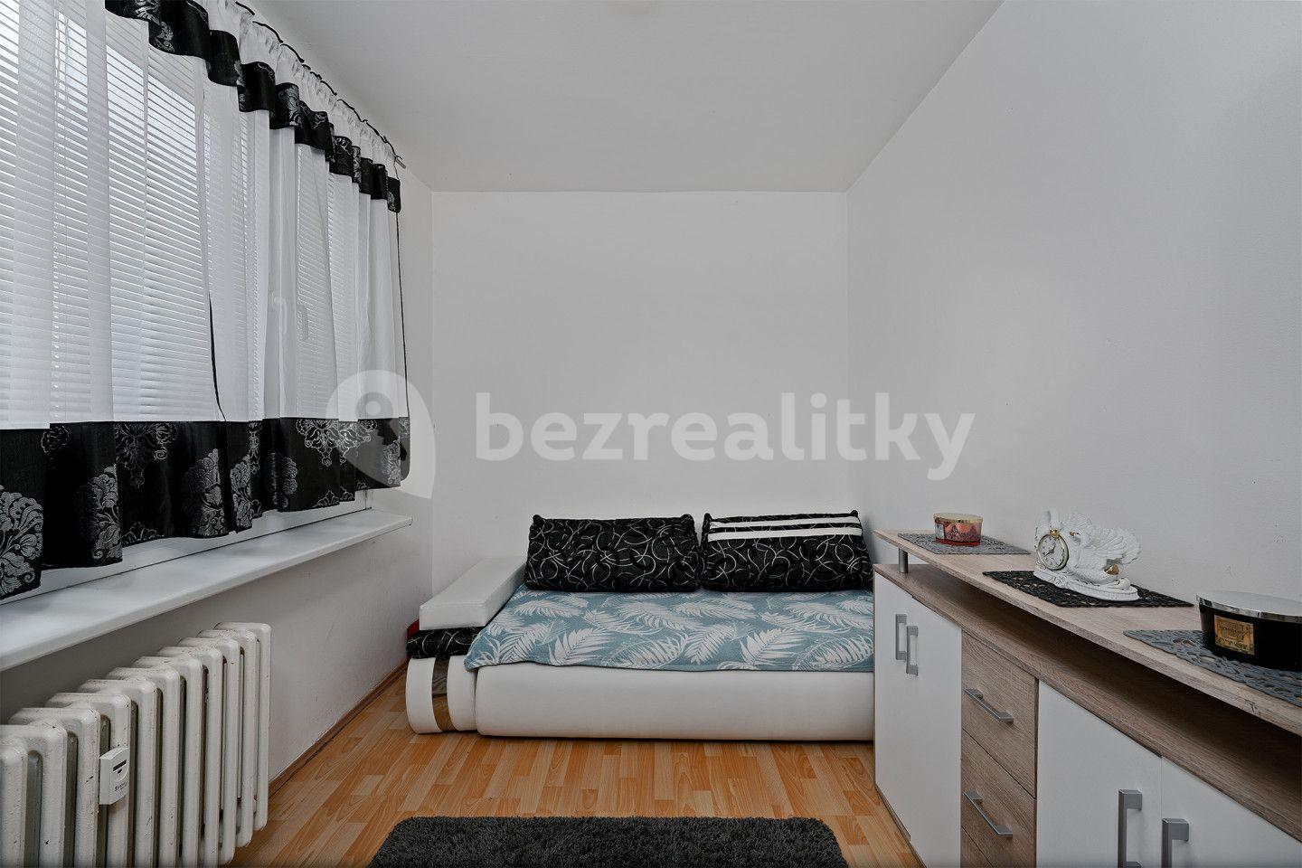 Prodej bytu 3+1 63 m², Školní náměstí, Hostomice, Ústecký kraj