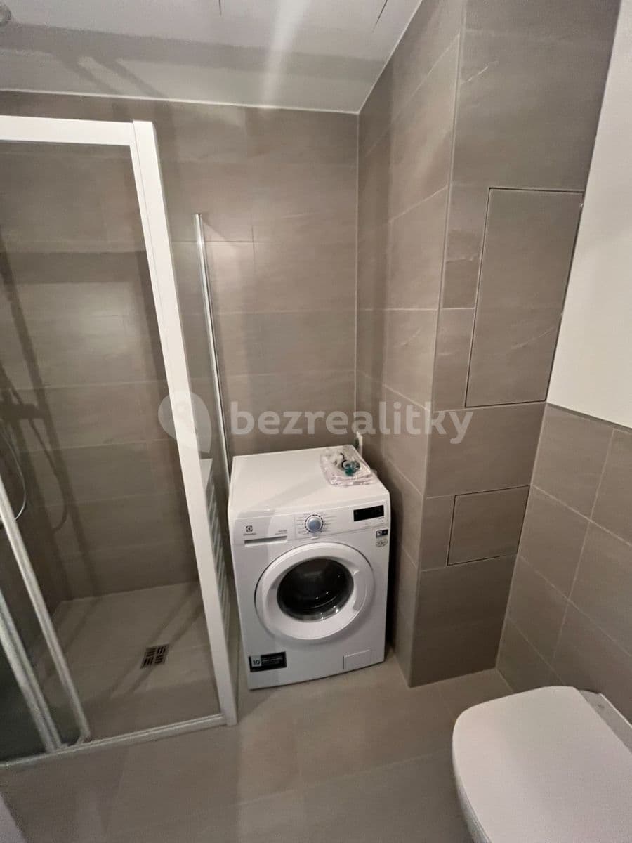 Pronájem bytu 1+kk 32 m², Milánská, Praha, Praha Pronájem bytu 1+kk 32 m², Milánská, Praha, Praha