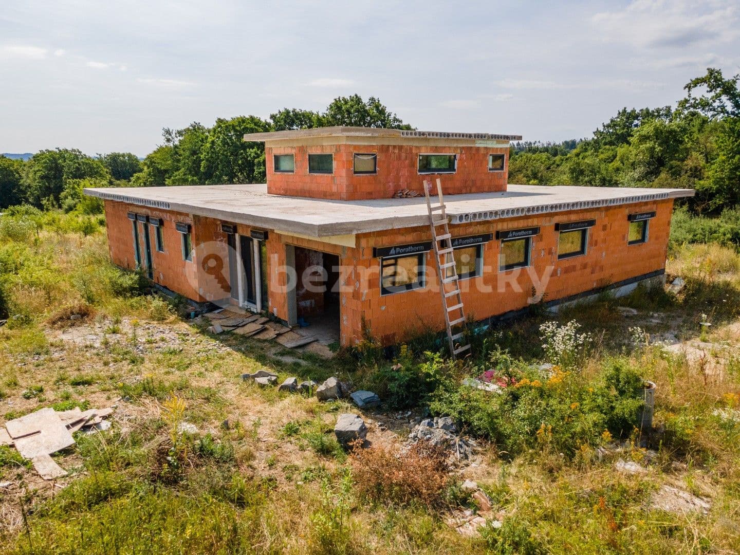Prodej pozemku 3.294 m², Buš, Středočeský kraj