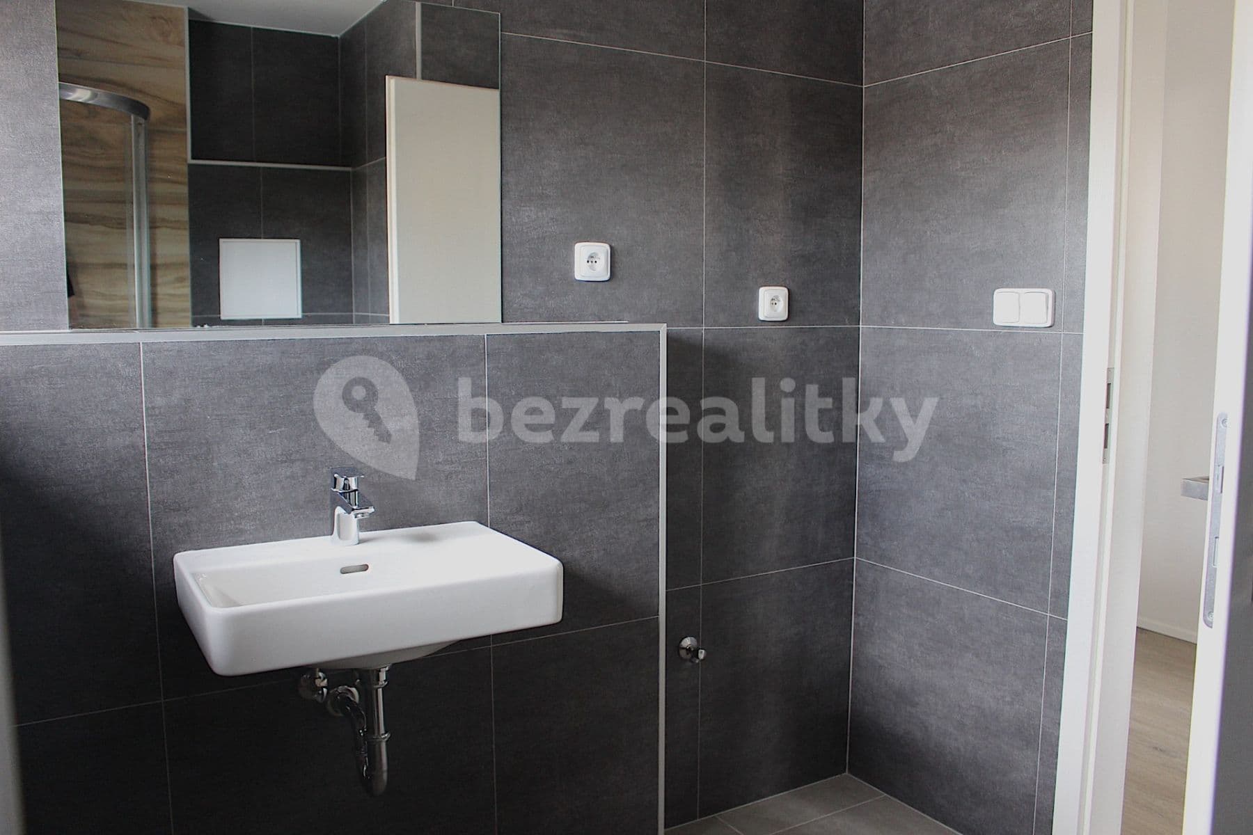 Pronájem bytu 1+kk 38 m², Donovalská, Praha, Praha Pronájem bytu 1+kk 38 m², Donovalská, Praha, Praha