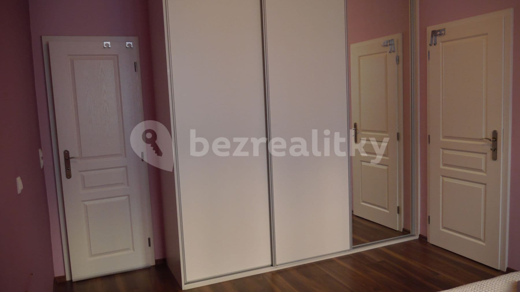 Pronájem bytu 2+1 45 m², Sportovní, Praha, Praha