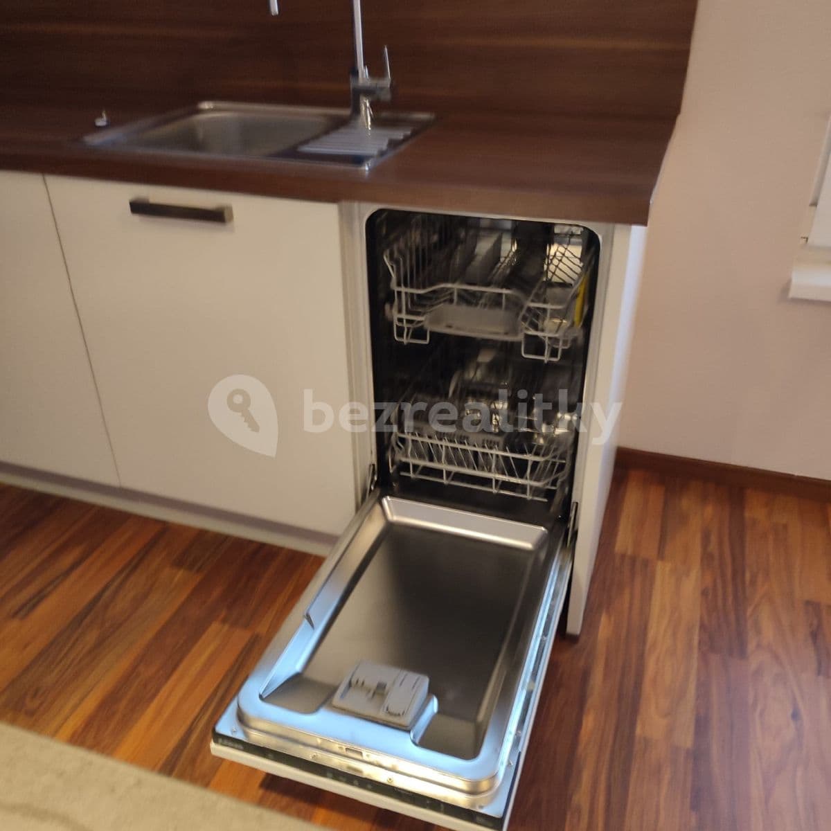 Pronájem bytu 1+kk 35 m², Počernická, Praha, Praha Pronájem bytu 1+kk 35 m², Počernická, Praha, Praha