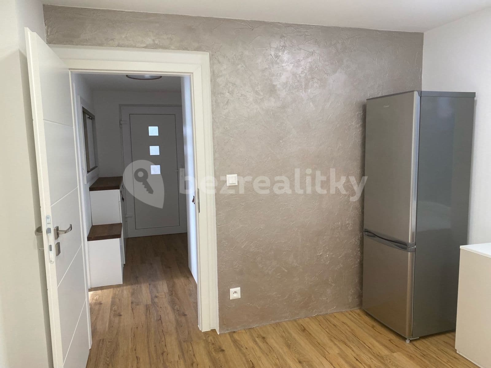 Pronájem bytu 2+1 63 m², U Potoka, Všenory, Středočeský kraj Pronájem bytu 2+1 63 m², U Potoka, Všenory, Středočeský kraj