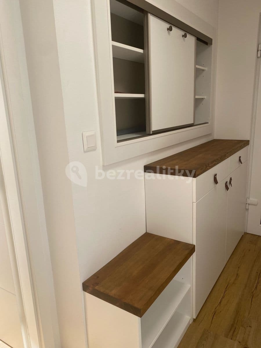 Pronájem bytu 2+1 63 m², U Potoka, Všenory, Středočeský kraj Pronájem bytu 2+1 63 m², U Potoka, Všenory, Středočeský kraj