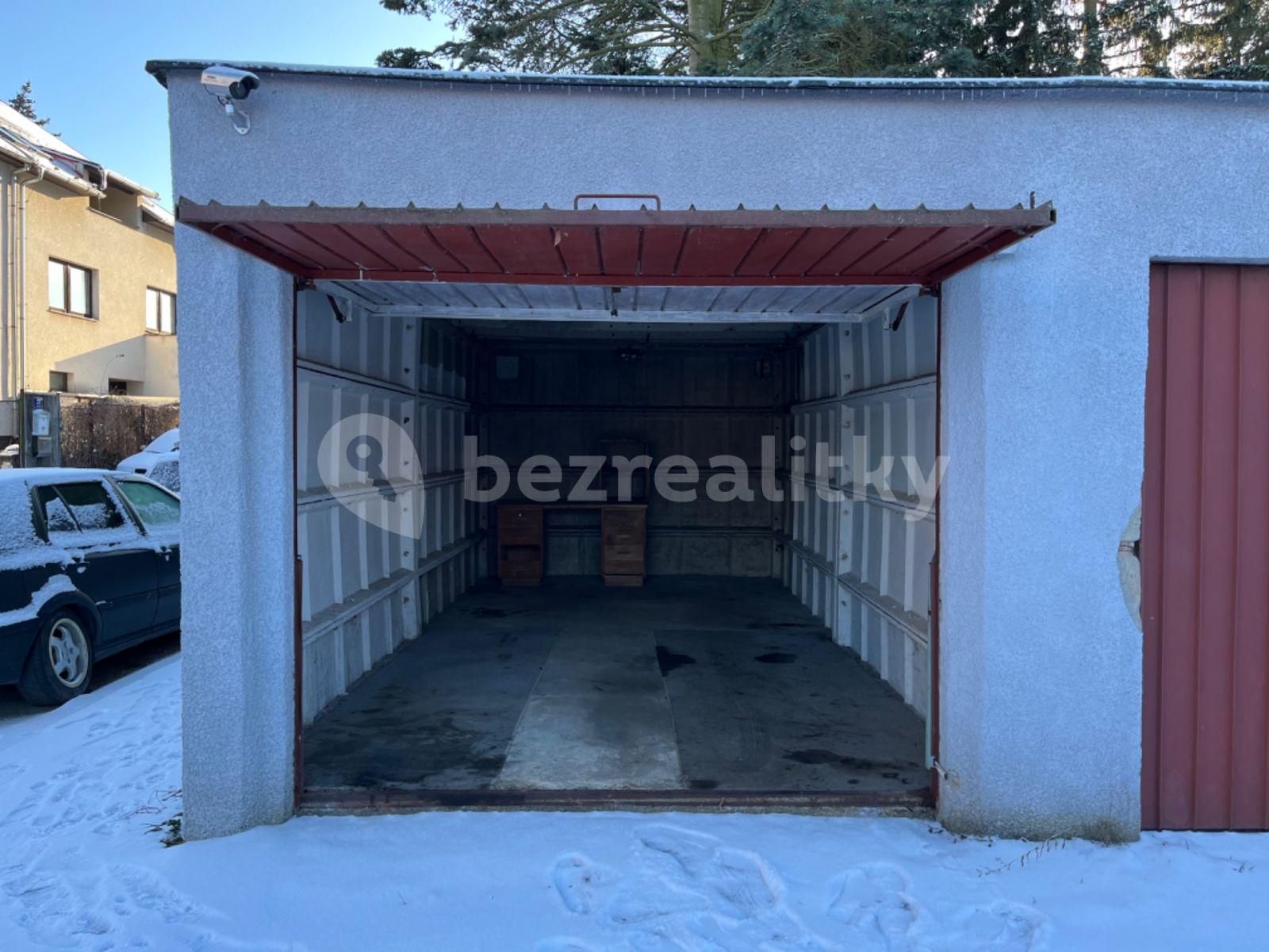 Pronájem garáže • 18 m² bez realitky