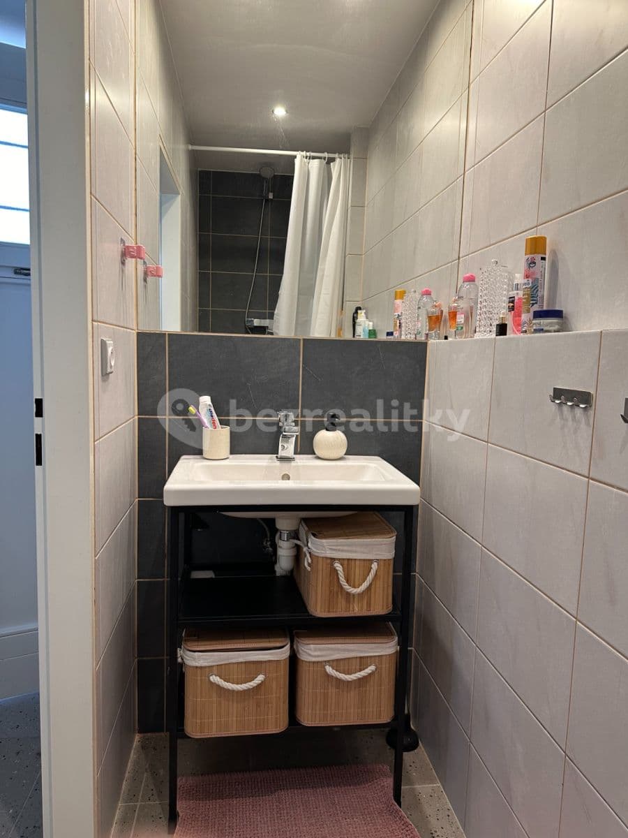 Pronájem bytu 1+1 40 m², Mirovická, Praha, Praha Pronájem bytu 1+1 40 m², Mirovická, Praha, Praha