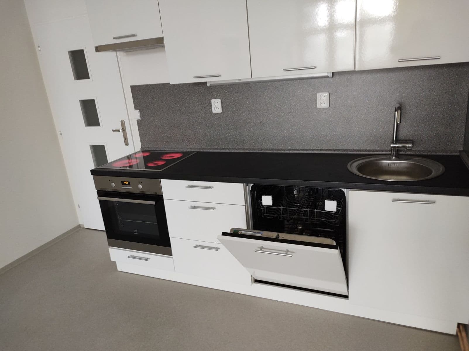 Pronájem bytu 2+kk 61 m², Hrubínova, Litoměřice, Ústecký kraj Pronájem bytu 2+kk 61 m², Hrubínova, Litoměřice, Ústecký kraj