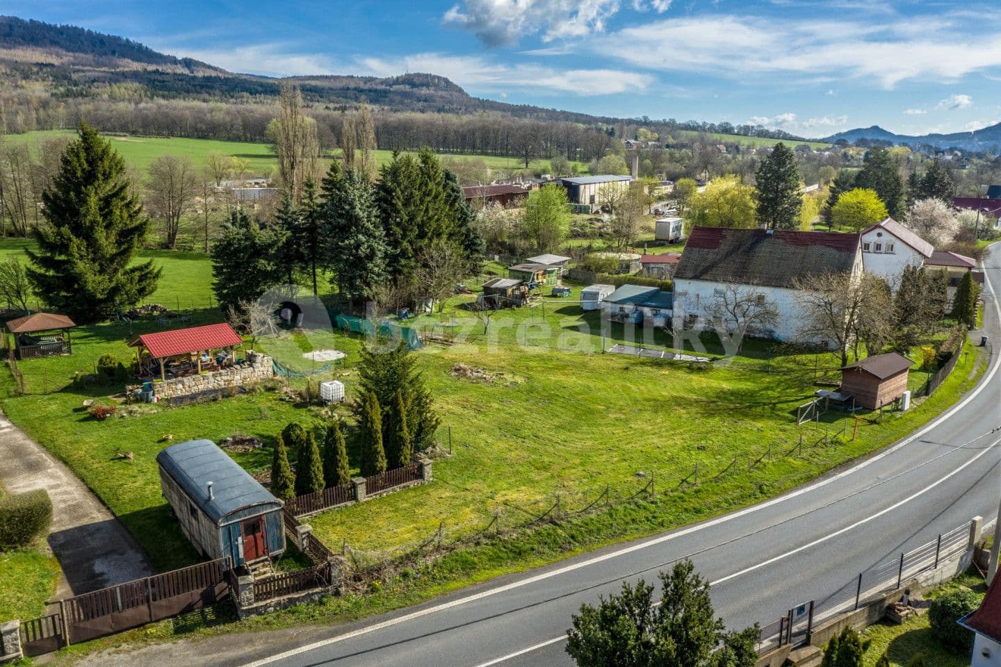Prodej pozemku 913 m², Libouchec, Ústecký kraj