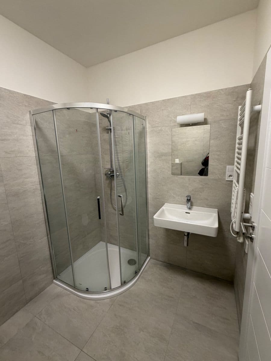 Pronájem bytu 2+kk 40 m², V Zahradách, Praha, Praha Pronájem bytu 2+kk 40 m², V Zahradách, Praha, Praha