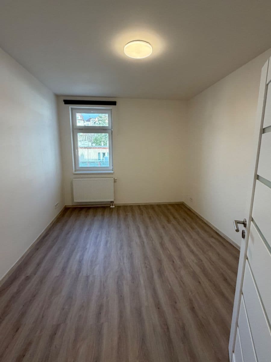 Pronájem bytu 2+kk 40 m², V Zahradách, Praha, Praha Pronájem bytu 2+kk 40 m², V Zahradách, Praha, Praha