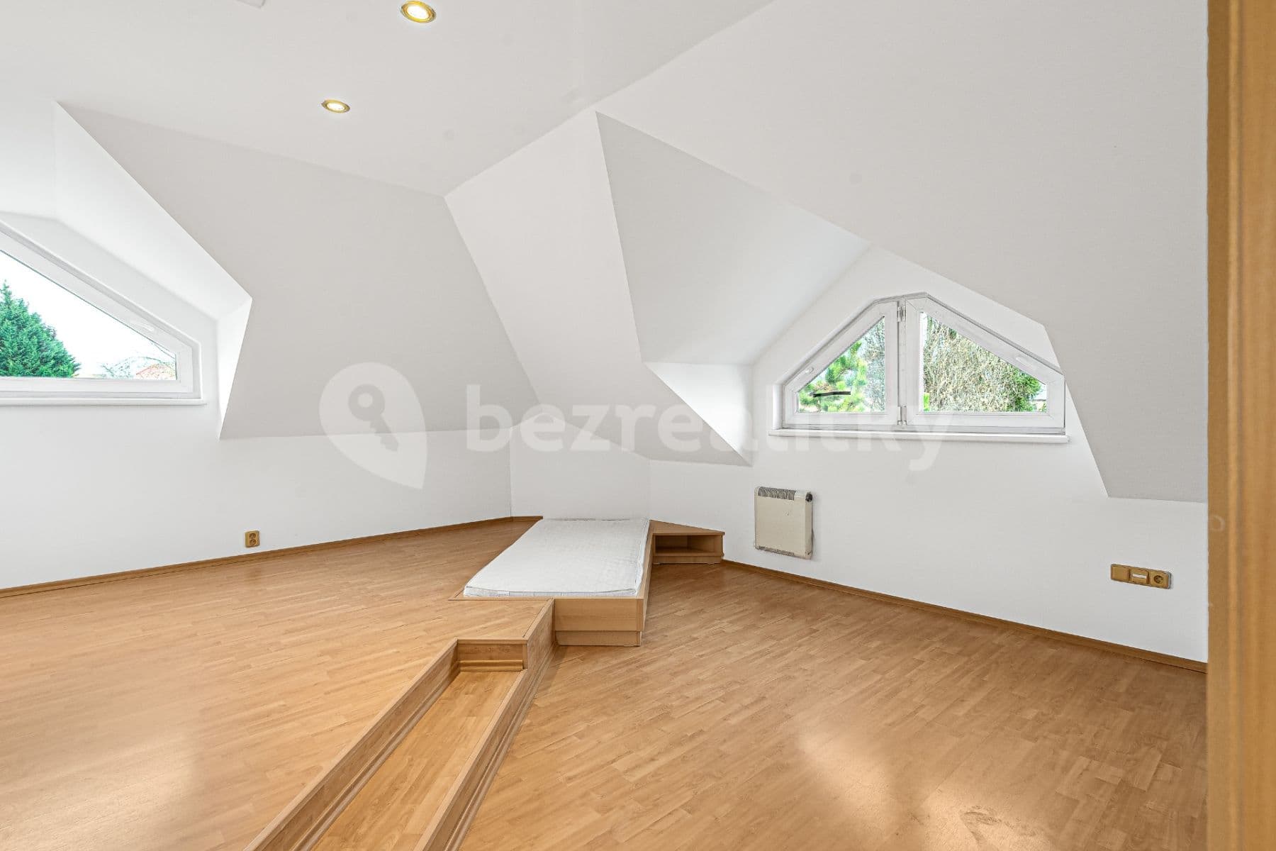 Pronájem domu 300 m², pozemek 1.100 m², Dobrovského, Rajhrad, Jihomoravský kraj Pronájem domu 300 m², pozemek 1.100 m², Dobrovského, Rajhrad, Jihomoravský kraj