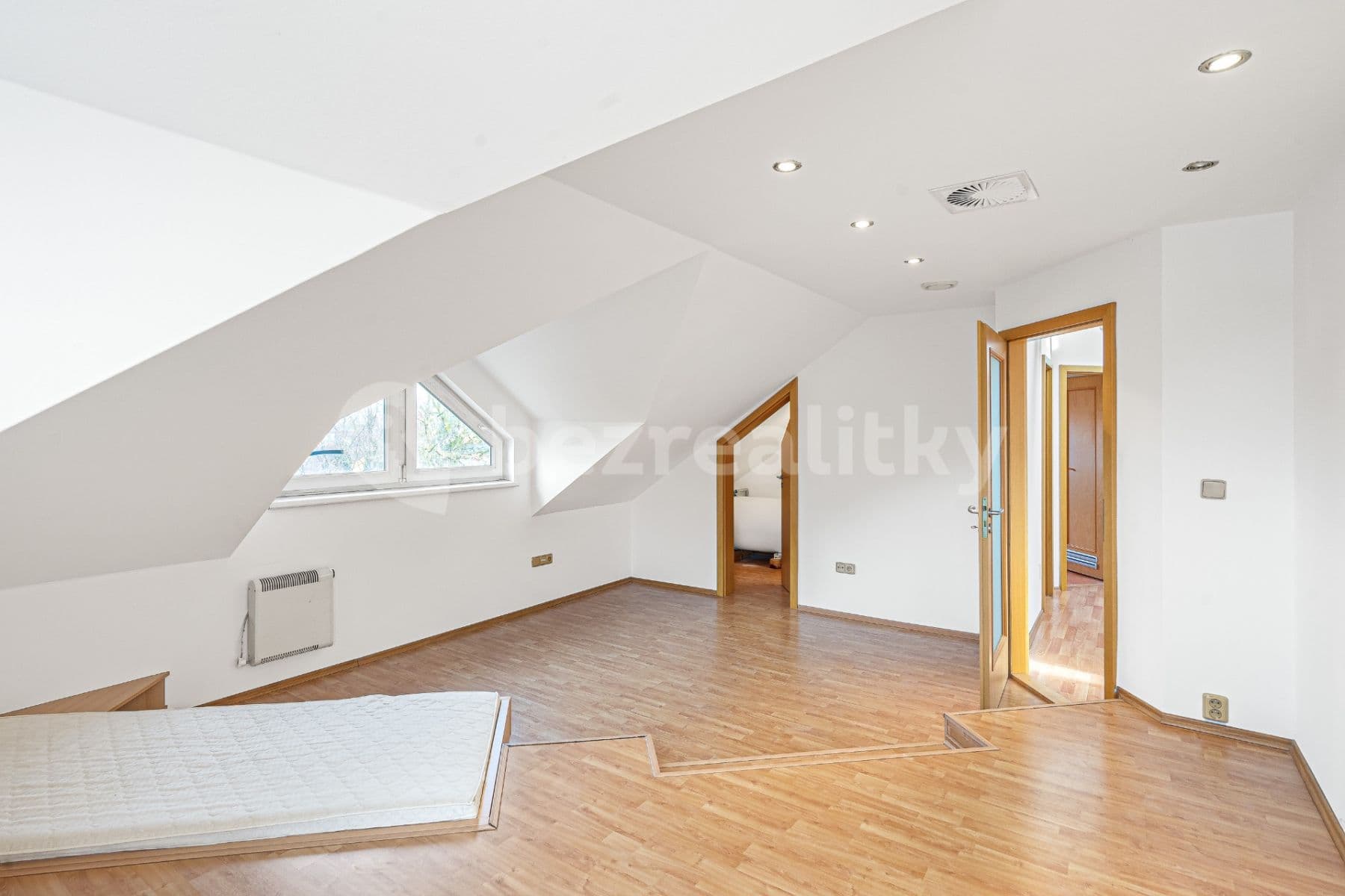 Pronájem domu 300 m², pozemek 1.100 m², Dobrovského, Rajhrad, Jihomoravský kraj Pronájem domu 300 m², pozemek 1.100 m², Dobrovského, Rajhrad, Jihomoravský kraj
