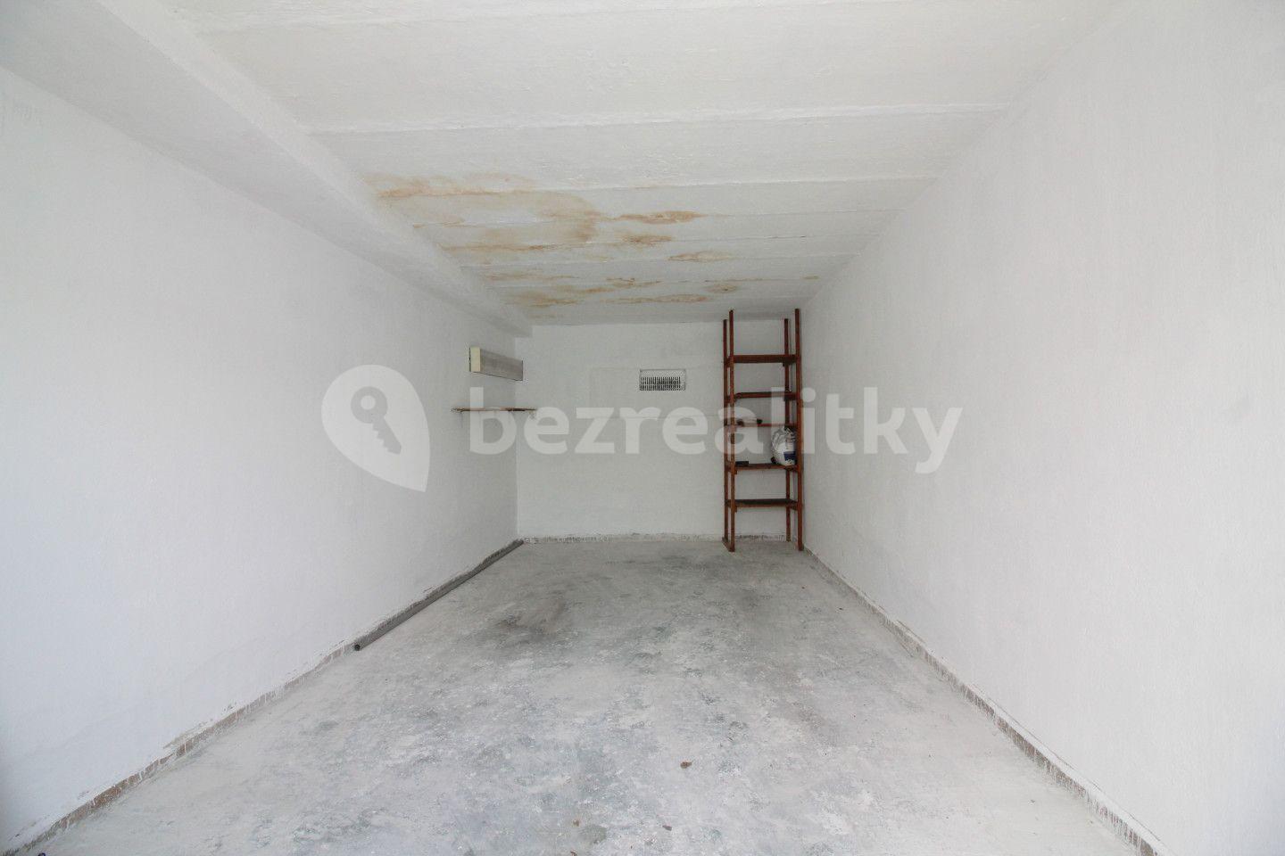 Prodej garáže 20 m², Vrbova, Praha, Praha