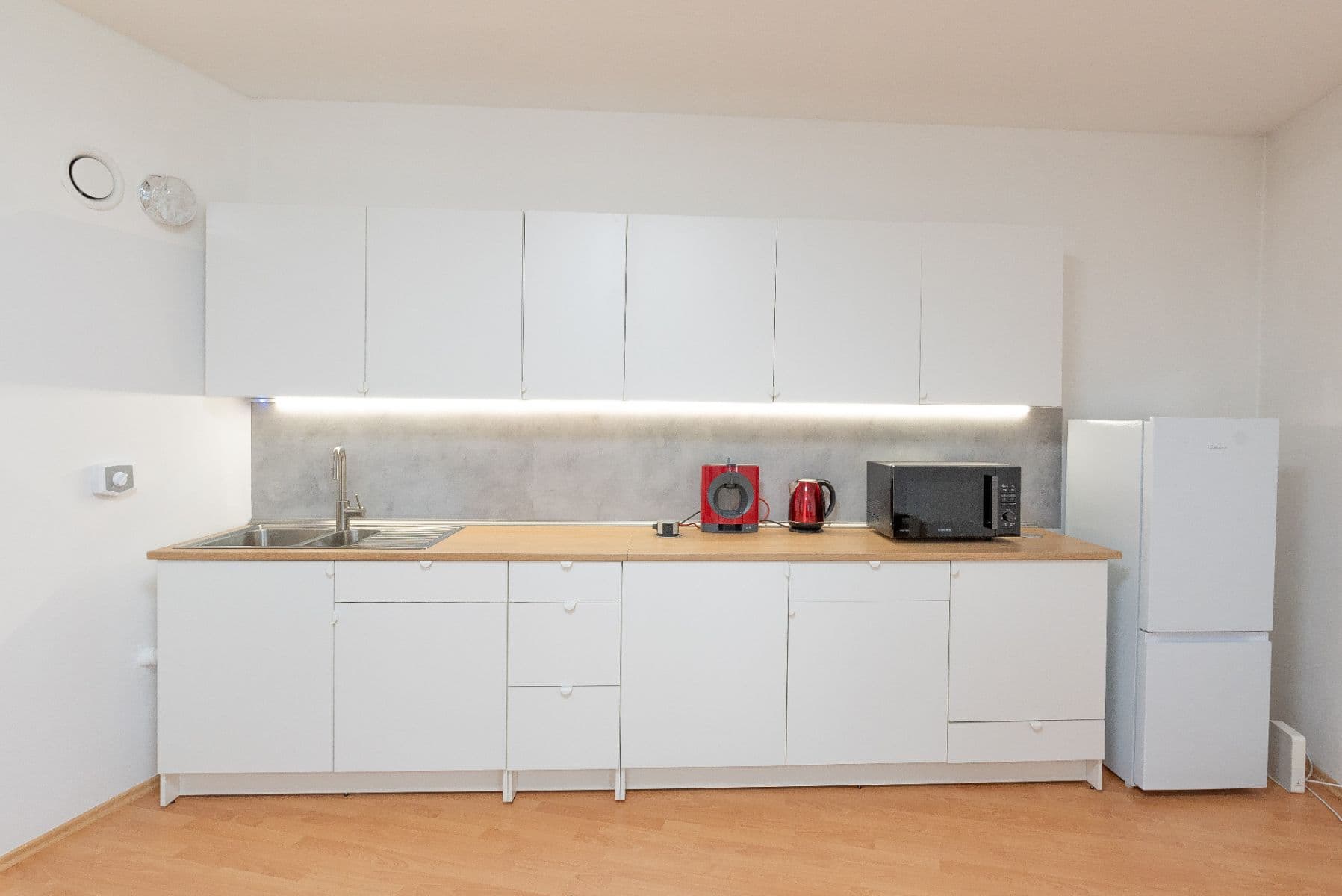 Pronájem bytu Garsoniéra 36 m², Mickiewiczova, Bratislava - mestská časť Staré Mesto, Bratislavský kraj Pronájem bytu Garsoniéra 36 m², Mickiewiczova, Bratislava - mestská časť Staré Mesto, Bratislavský kraj