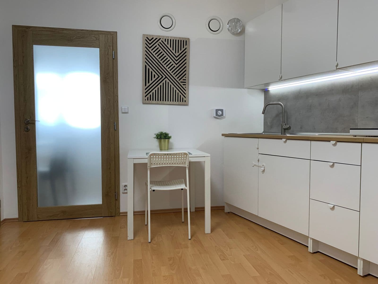 Pronájem bytu 4+1 17 m², Mickiewiczova, Bratislava - mestská časť Staré Mesto, Bratislavský kraj Pronájem bytu 4+1 17 m², Mickiewiczova, Bratislava - mestská časť Staré Mesto, Bratislavský kraj