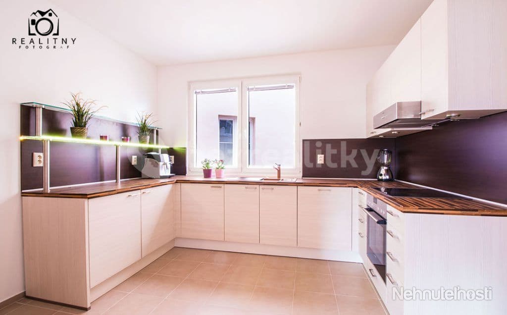 Pronájem bytu 3+1 95 m², Mickiewiczova, Bratislava - mestská časť Staré Mesto, Bratislavský kraj Pronájem bytu 3+1 95 m², Mickiewiczova, Bratislava - mestská časť Staré Mesto, Bratislavský kraj