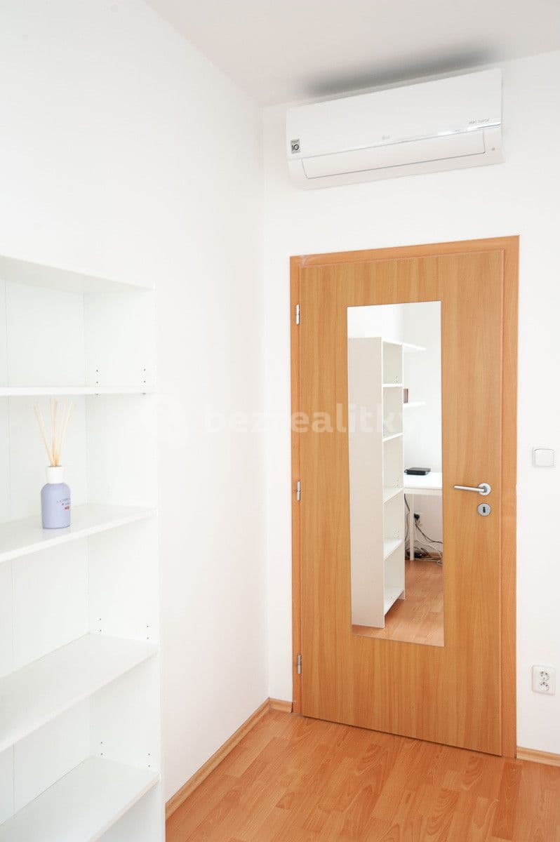 Pronájem bytu 3+1 95 m², Mickiewiczova, Bratislava - mestská časť Staré Mesto, Bratislavský kraj Pronájem bytu 3+1 95 m², Mickiewiczova, Bratislava - mestská časť Staré Mesto, Bratislavský kraj