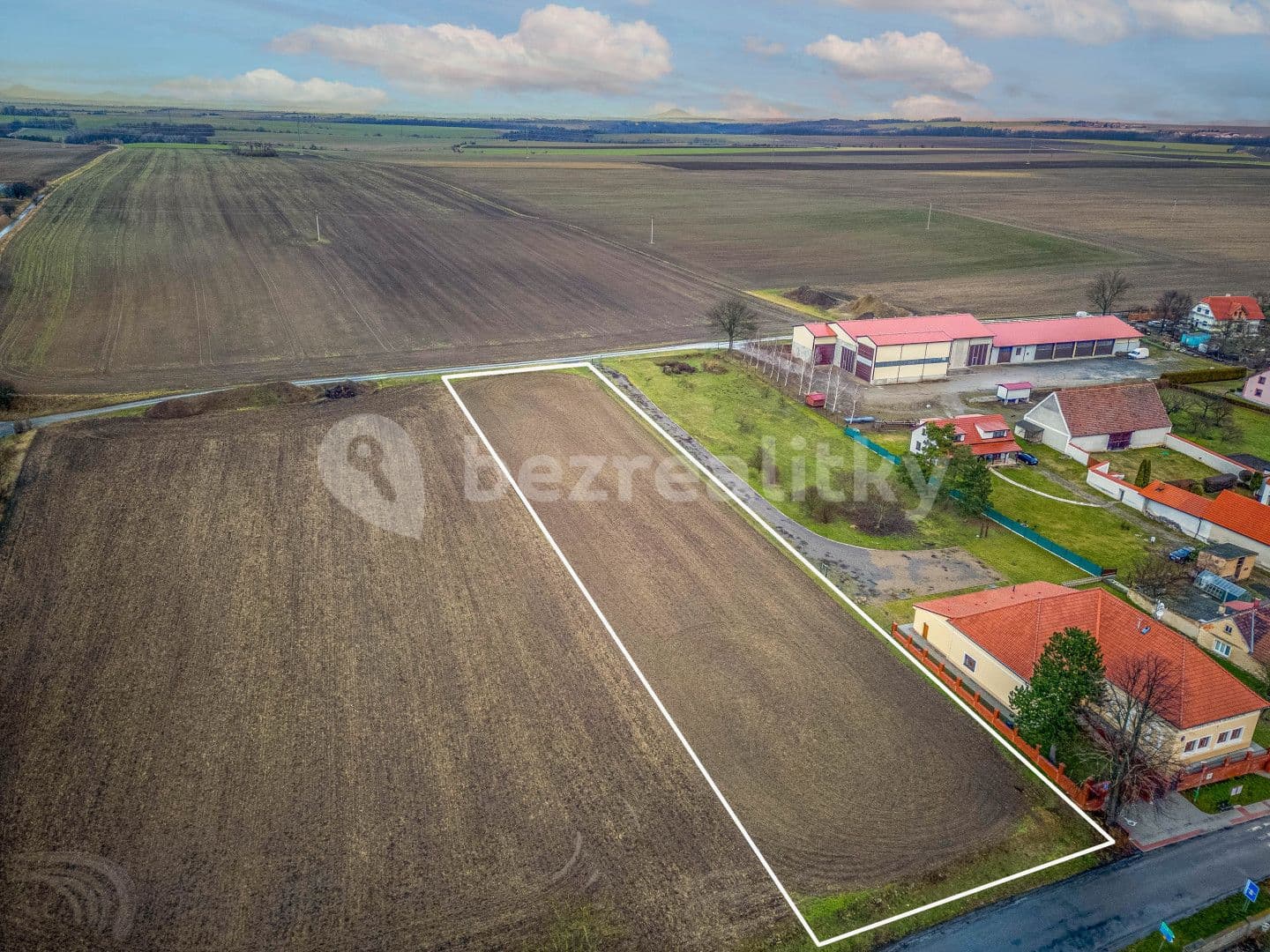 Prodej pozemku 6.510 m², Číčovice, Středočeský kraj