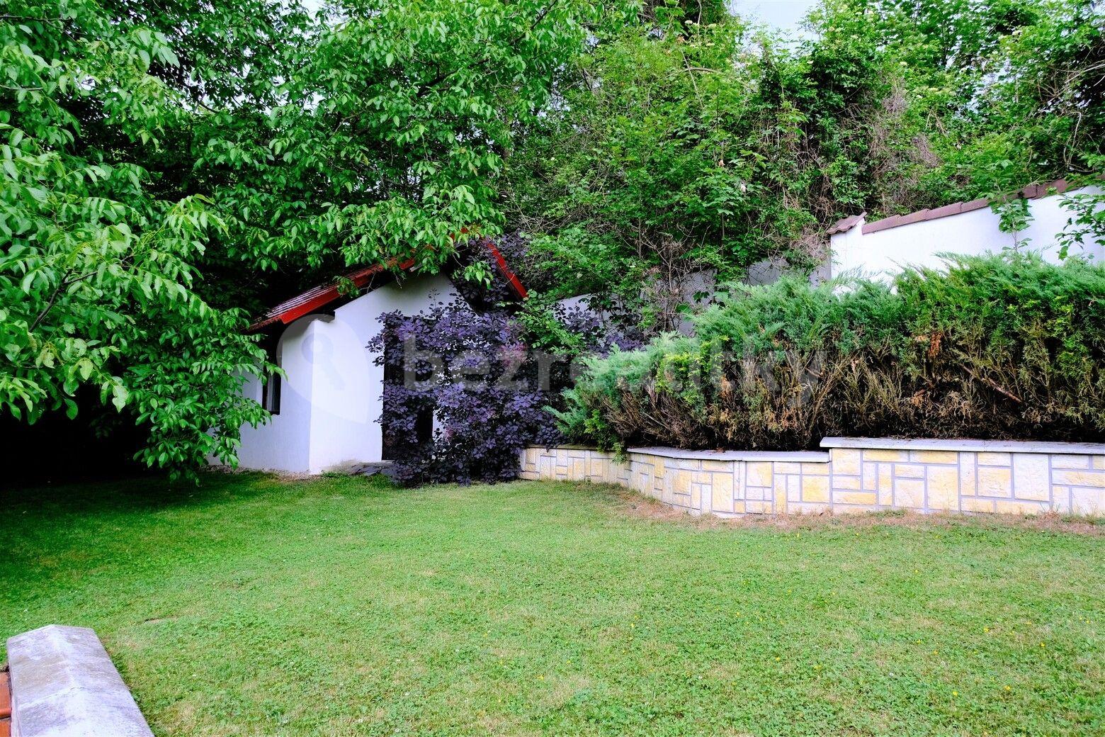 Prodej domu 290 m², pozemek 1.355 m², Čsl. armády, Klecany, Středočeský kraj