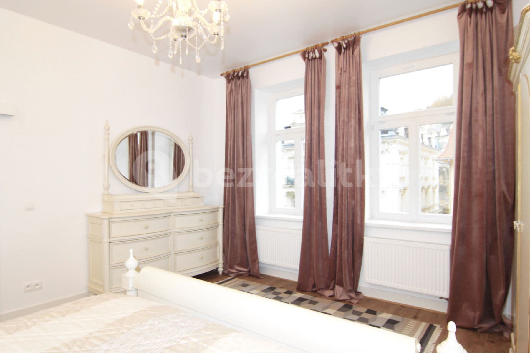 Pronájem bytu 2+kk 43 m², Vřídelní, Karlovy Vary, Karlovarský kraj Pronájem bytu 2+kk 43 m², Vřídelní, Karlovy Vary, Karlovarský kraj