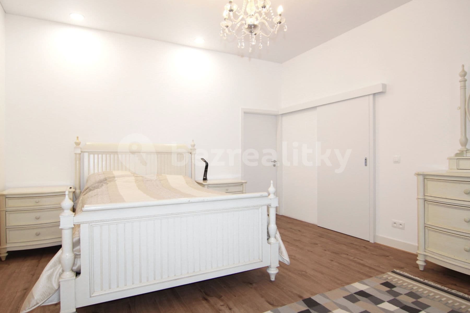 Pronájem bytu 2+kk 43 m², Vřídelní, Karlovy Vary, Karlovarský kraj Pronájem bytu 2+kk 43 m², Vřídelní, Karlovy Vary, Karlovarský kraj