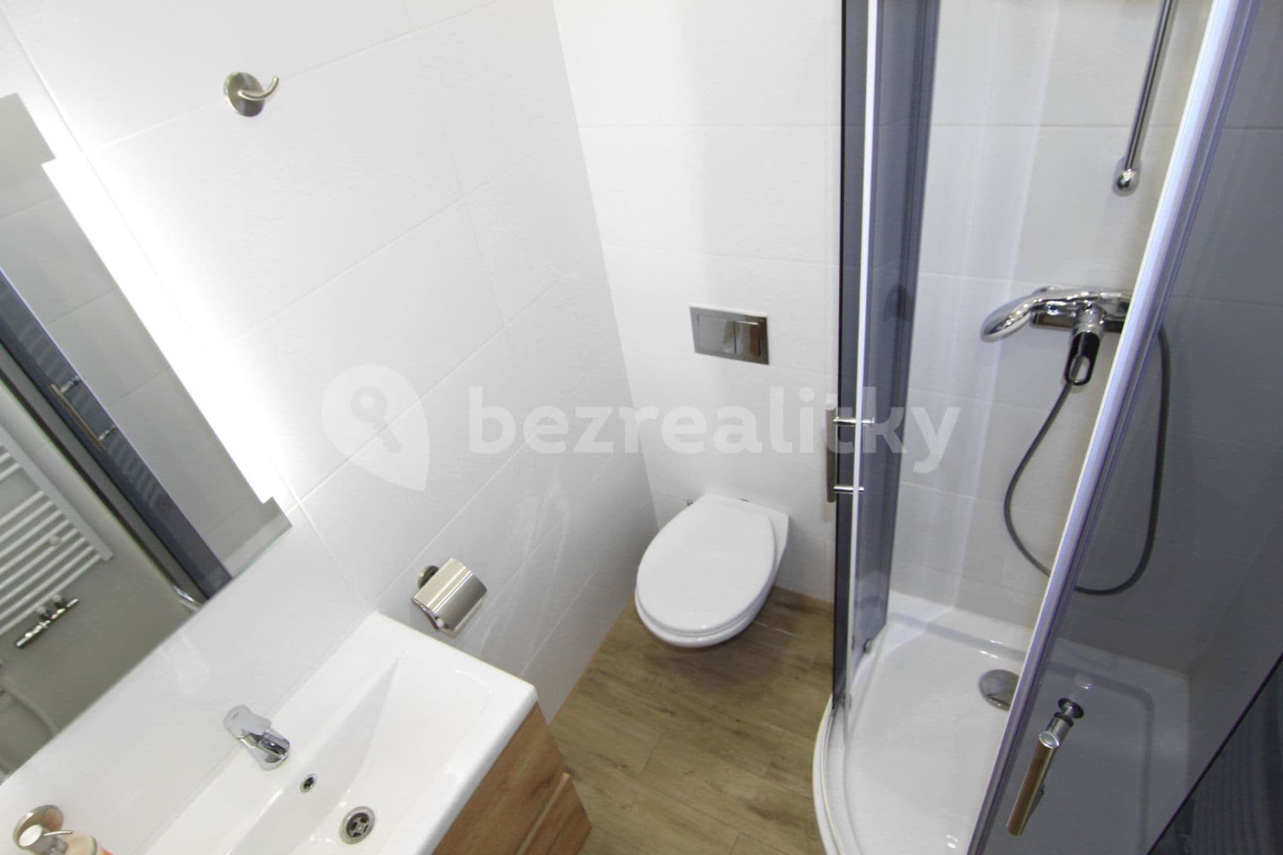 Pronájem bytu 2+kk 43 m², Vřídelní, Karlovy Vary, Karlovarský kraj Pronájem bytu 2+kk 43 m², Vřídelní, Karlovy Vary, Karlovarský kraj