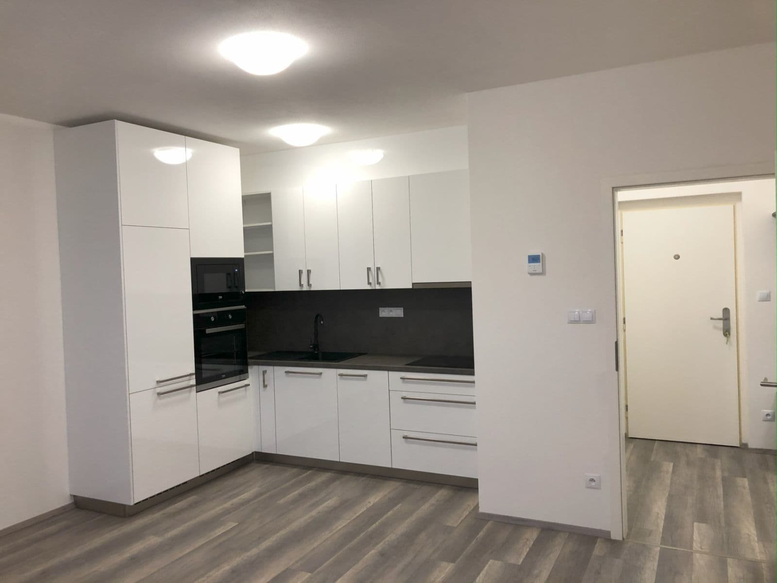 Pronájem bytu 2+kk 46 m², Novodvorská, Brno, Jihomoravský kraj Pronájem bytu 2+kk 46 m², Novodvorská, Brno, Jihomoravský kraj