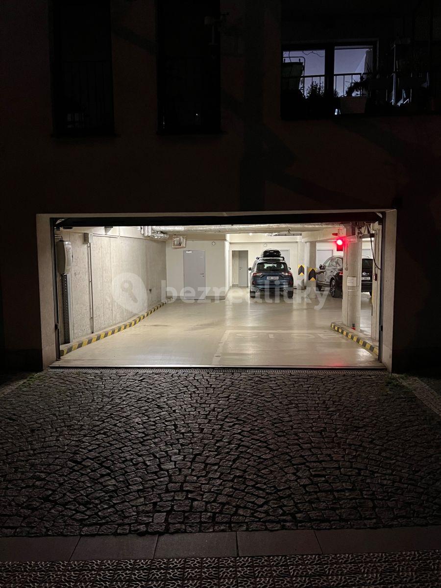 Pronájem garáže 17 m², Kališnická, Praha, Praha
