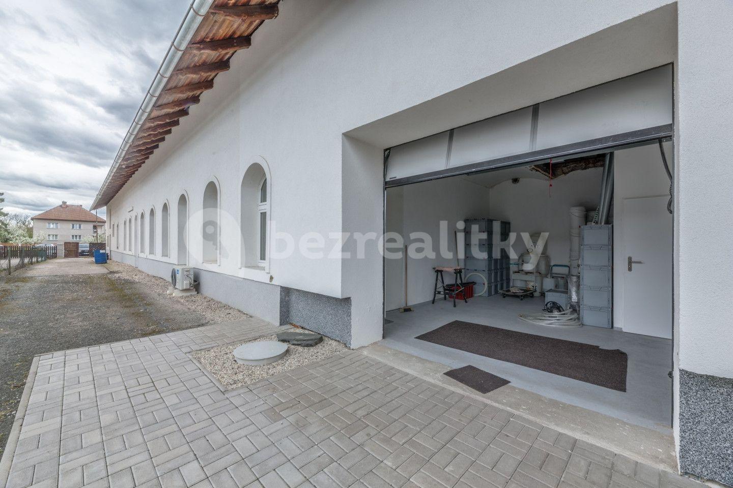 Prodej nebytového prostoru 4.073 m², Hořátev, Středočeský kraj