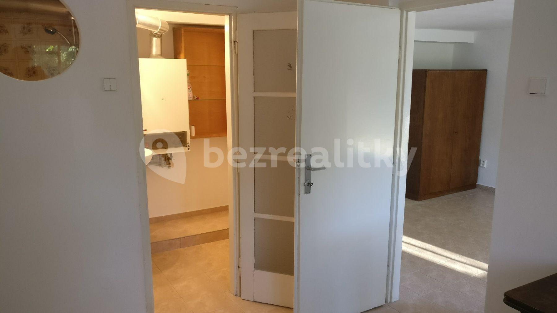 Pronájem bytu 1+1 25 m², V Rovinách, Praha, Praha
