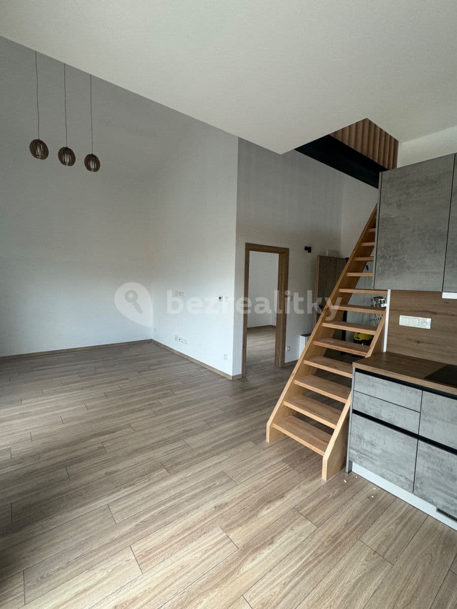 Pronájem bytu 3+kk 70 m², Syrovice, Jihomoravský kraj Pronájem bytu 3+kk 70 m², Syrovice, Jihomoravský kraj