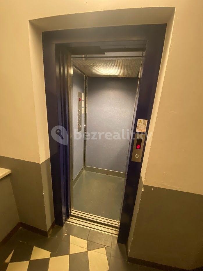 Pronájem bytu 1+kk 27 m², Šaldova, Praha, Praha