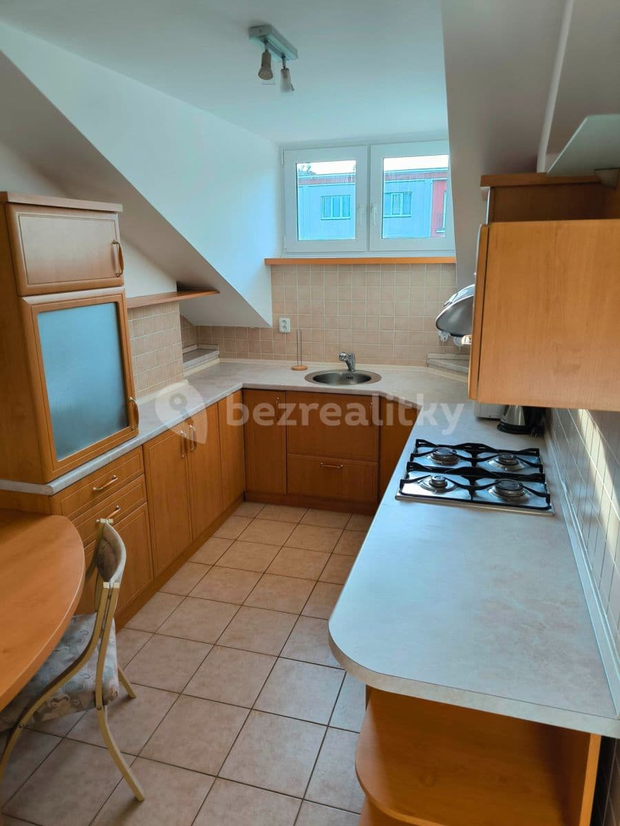 Pronájem bytu 1+1 40 m², Benešovo nábřeží, Zlín, Zlínský kraj Pronájem bytu 1+1 40 m², Benešovo nábřeží, Zlín, Zlínský kraj