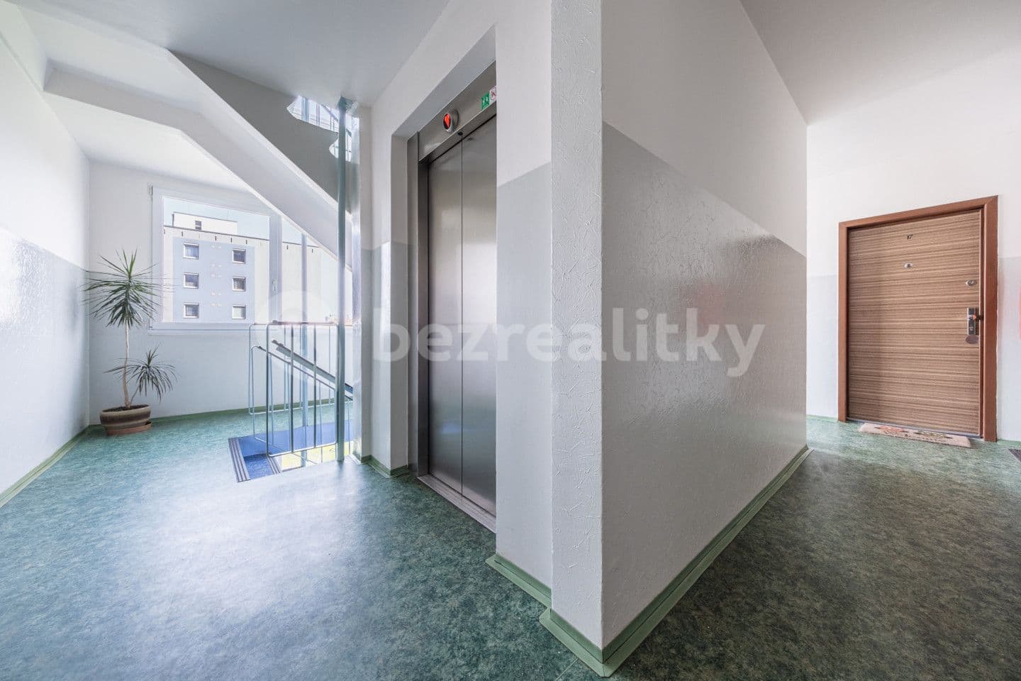 Prodej bytu 3+1 64 m², V jezírkách, Praha, Praha